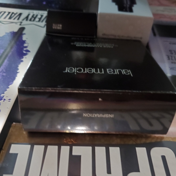 High-End Makeup Bundle - Picture 13 of 15